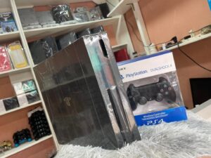 2021/12/1000041140.jpg PS4 Pro 4k craquée
