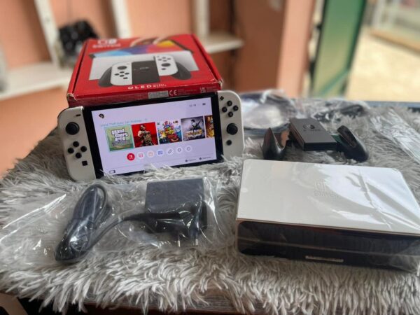 2026/08/1000041097.jpg Nintendo switch Oled neuf scellé