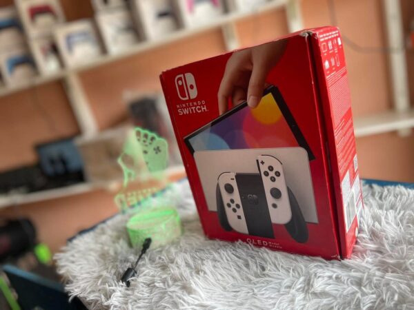 2026/08/1000041098.jpg Nintendo switch Oled neuf scellé