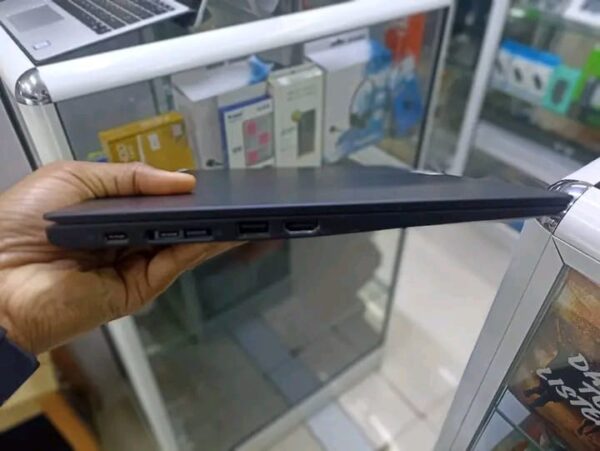 32d0da1d-d681-45b3-9987-ee1002f68d93 Lenovo Yoga X1 – Core i5