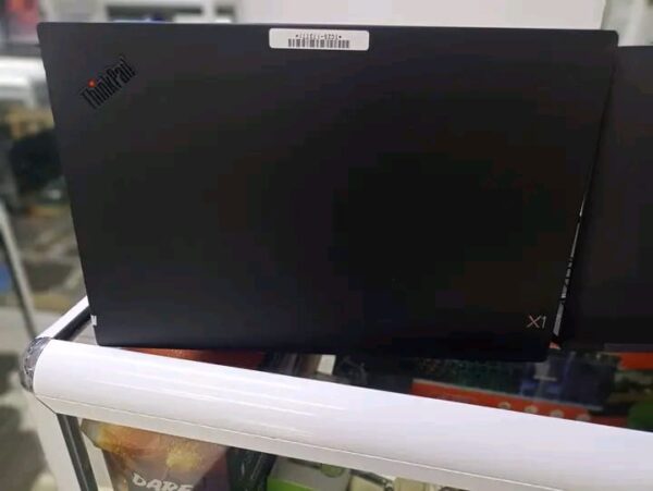 71039404-996f-4b5c-9ba4-c2eab1f5a95b Lenovo Yoga X1 – Core i5