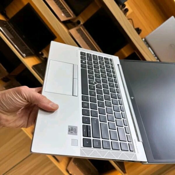 74d04182-fe8d-479b-82b7-343cbaf695eb HP elitebook 840 G7 core i7 10th