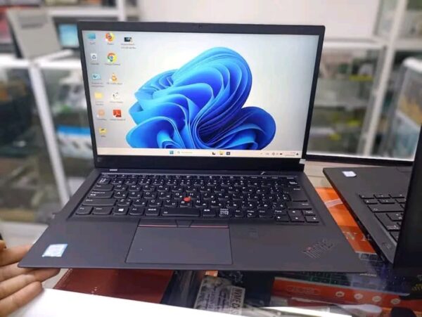 8bfd3e4e-6474-4b6e-8a2b-69b466d172b7 Lenovo Yoga X1 – Core i5