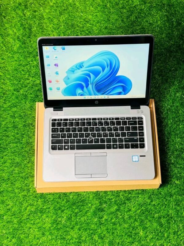 8c0e3896-7b3a-4f24-8e91-644c7d668f0b HP Elitebook 820 G3
