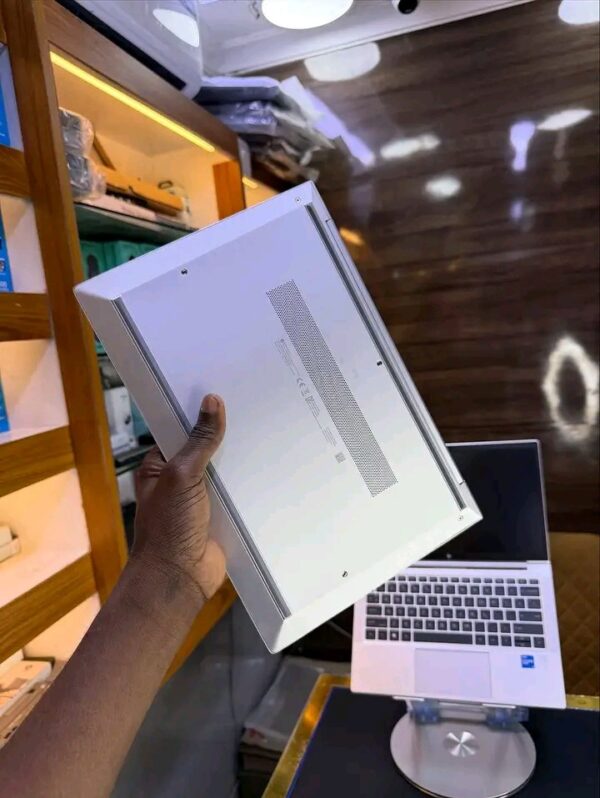 9f95c99d-a26b-40a5-b4cb-8a0298232d28 Hp Elitebook 830 g8